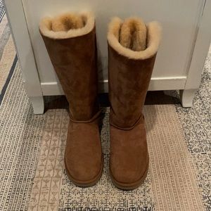 Size 10 Ugg Bailey Bow suede boots.